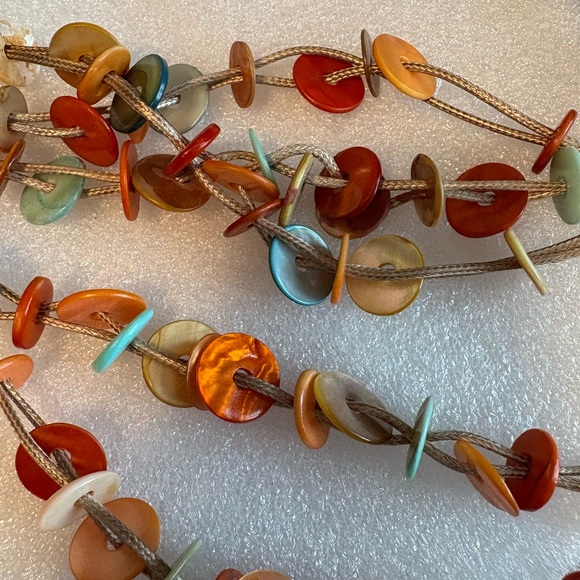 Shell button necklace - Picture 6 of 7